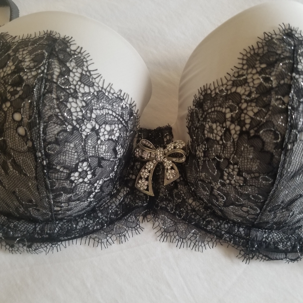 Victoria's secret bra 34D new without tags